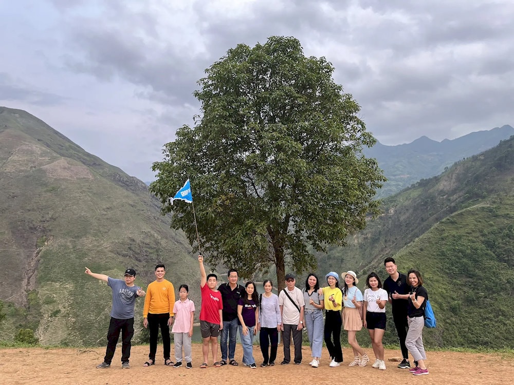 Tuổi trẻ nhiệt huyết dưới bóng cây Cô Đơn